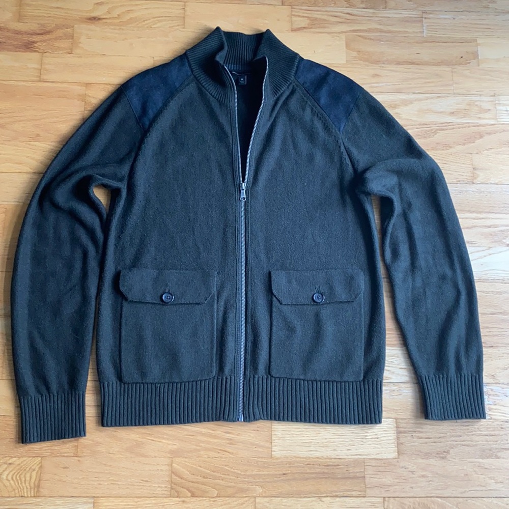 Like new Men’s medium Banana Republic sweater.